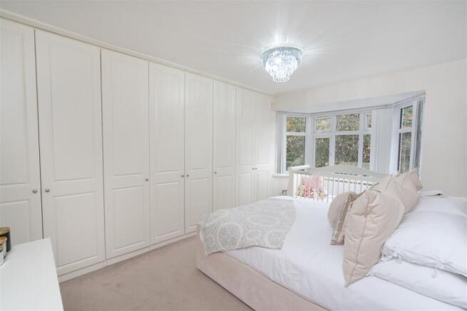 6 bed Semi-Detached for sale Image 8