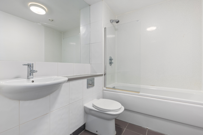 2 bed Apartment to rent Image 12