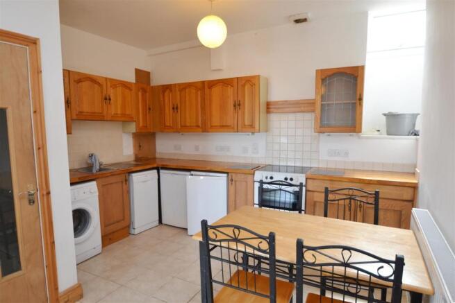 KITCHEN/DINING AREA