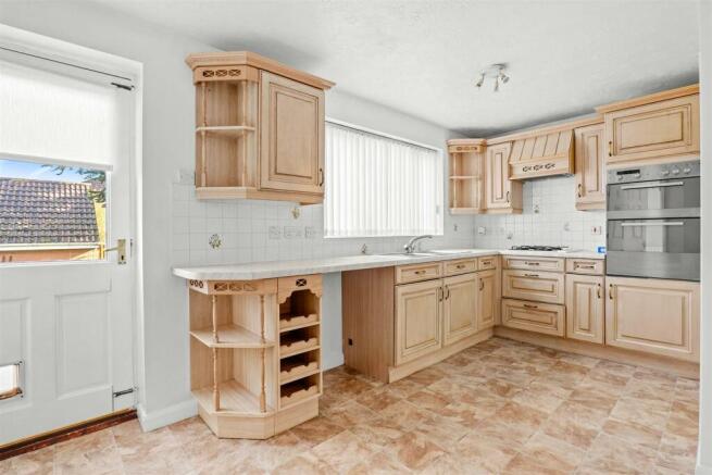 1 Hunt Avenue - kitchen (brochure).jpg