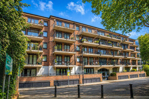 Fletcher Street, E1