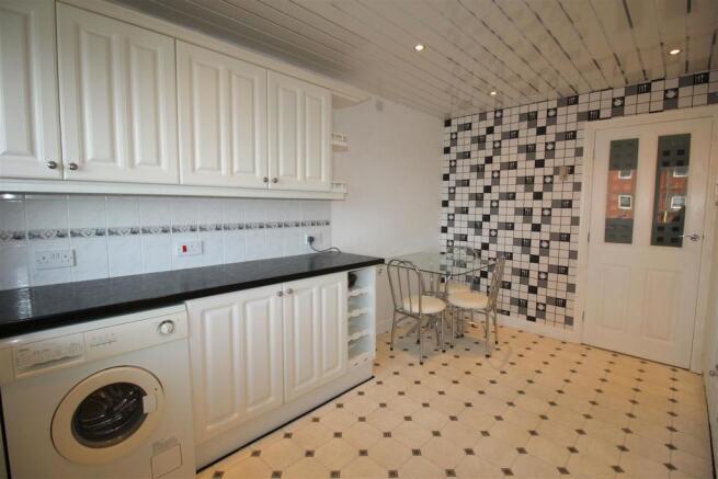 Kitchen 1.JPG