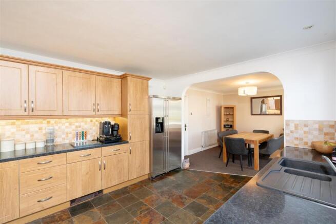 4 bed Detached for sale Image 6