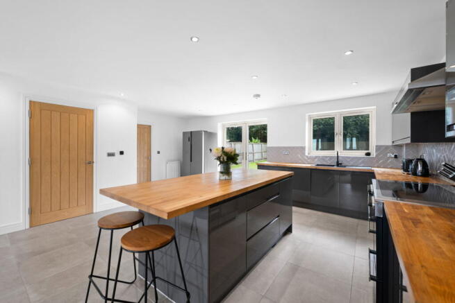 4 bed Detached for sale Image 9