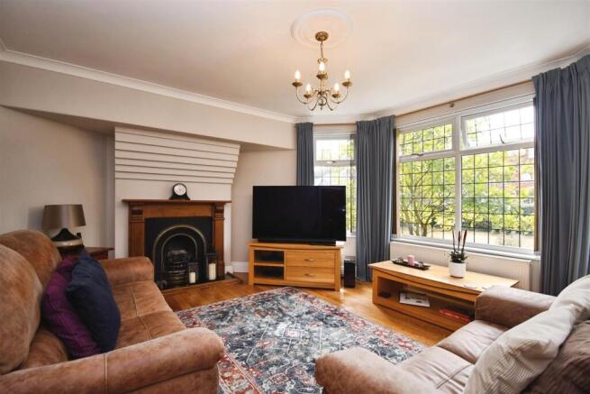 4 bed Semi-Detached for sale Image 2