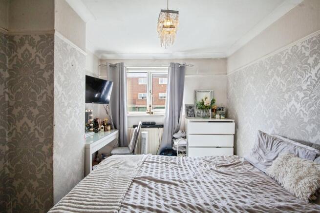 3 bed Terraced for sale Image 11