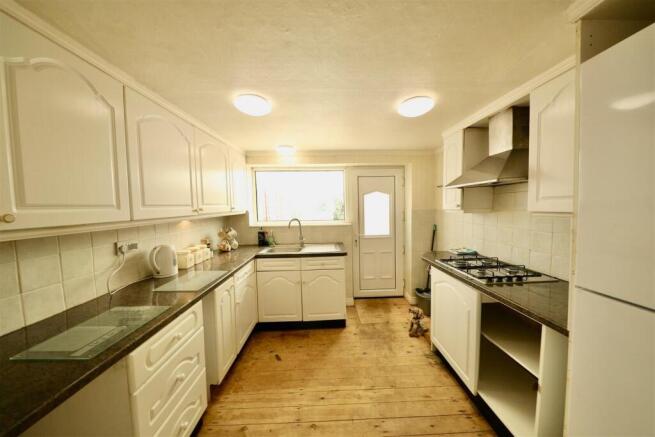 3 bed Semi-Detached for sale Image 8