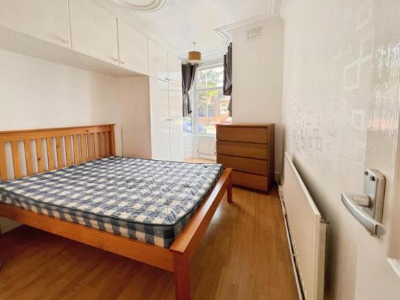 4 bed House for sale Image 4