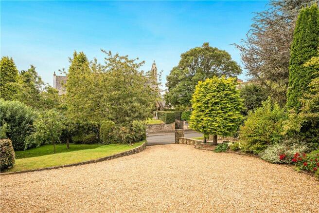 Front Garden & Drive