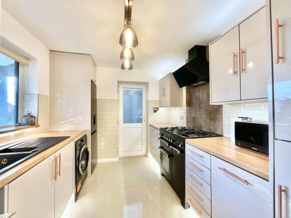 3, Corner Ways, Derrington, ST18 photo 4