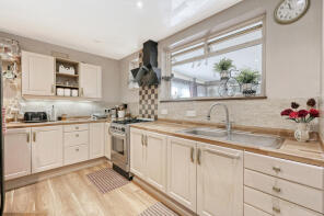 73, The Lowe, Chigwell IG7 4LR
