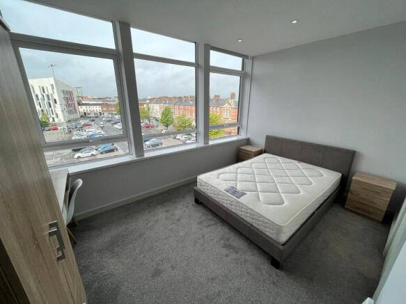 2 bed Flat to rent Image 4