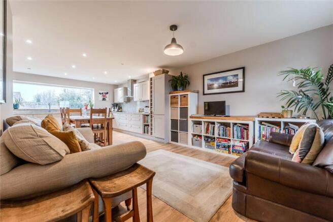5 bed Detached for sale Image 4