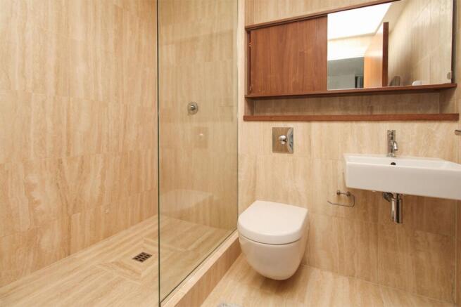 2 bed Apartment to rent Image 4