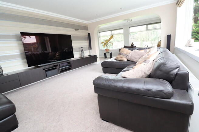 4 bed Detached for sale Image 8