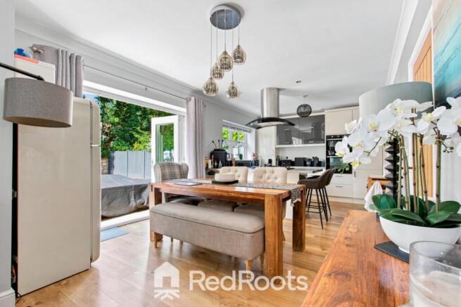 5 bed Detached for sale Image 4