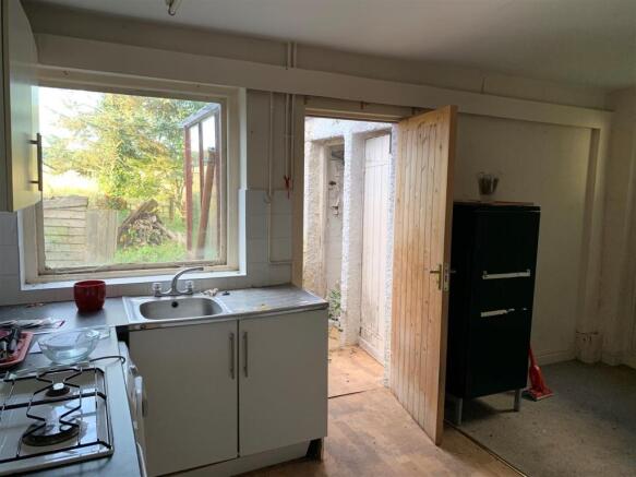 Kitchen2.jpg