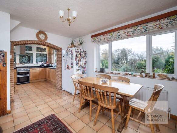 Dining To kitchen
