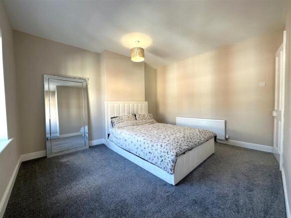 Master Bedroom 562