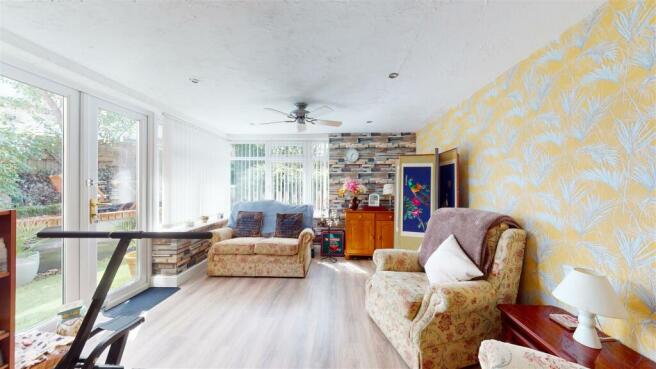 GARDEN/SITTING ROOM