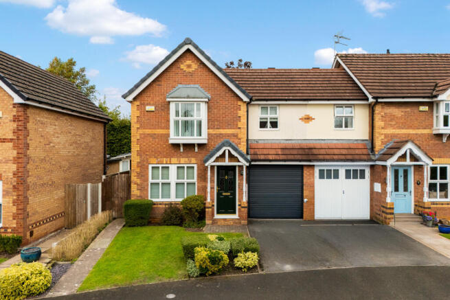 8 HAZELMERE CLOSE-1.jpg