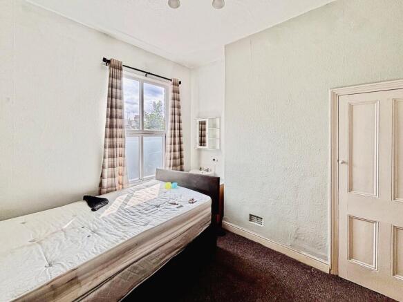 5 bed Terraced for sale Image 9