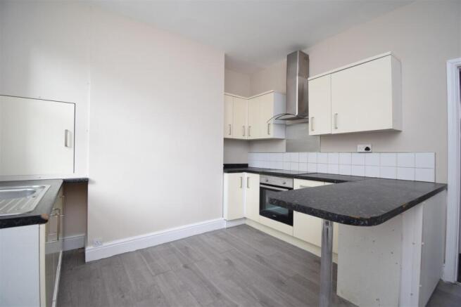 2 bed Terraced to rent Image 4