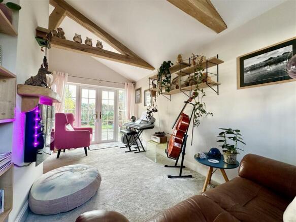 music room with vaulted ceiling.JPEG