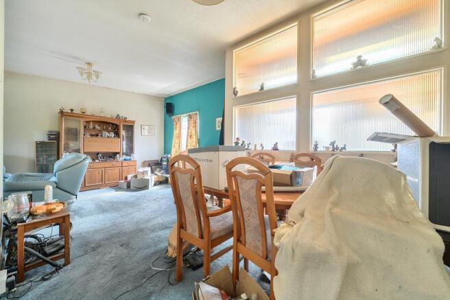 L-shaped Reception Room