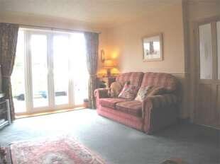 REAR LOUNGE