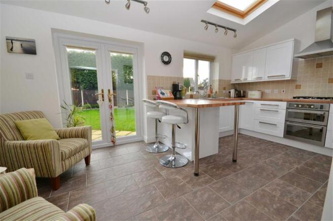 KITCHEN / FAMILY ROO