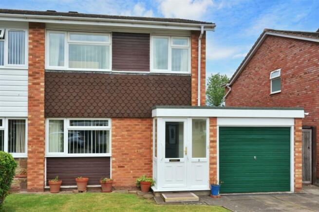 3 Rowland Close - (24).jpg