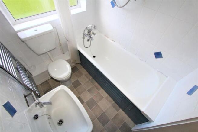 71692_604528962832_L_IMG_06_0000