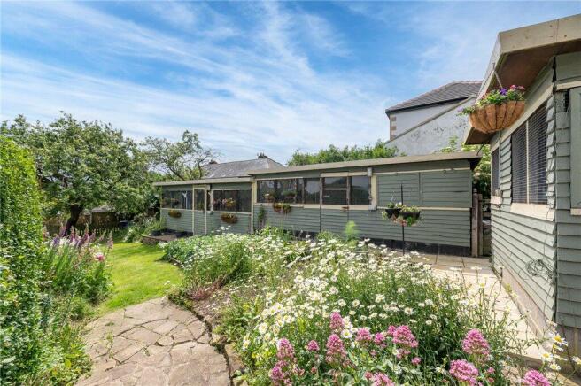 5 bed Detached for sale Image 12