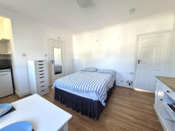 Studio to rent in Hendon central, London NW4
