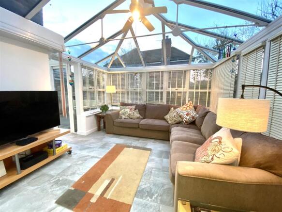 KITCHEN/CONSERVATORY/FAMILY ROOM