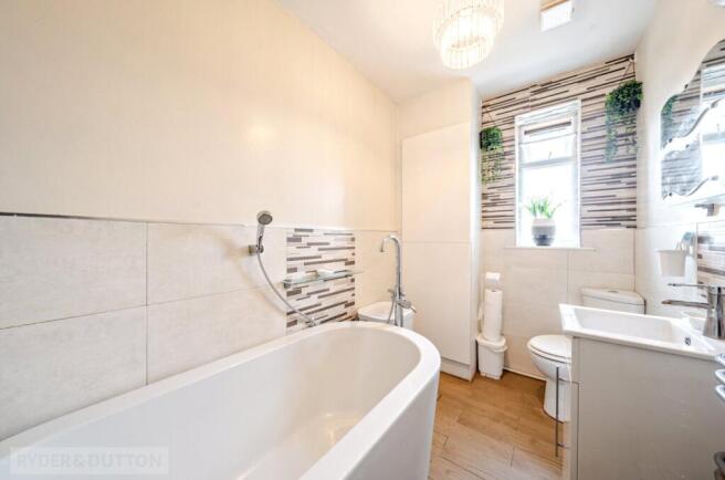 4 bed Semi-Detached Bungalow for sale Image 12