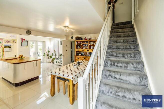 4 bed Detached for sale Image 8