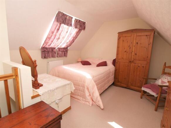 BEDROOM 2
