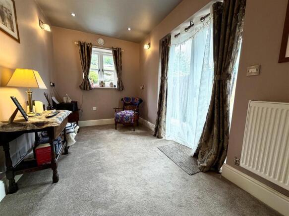 4 bed Town House for sale Image 8