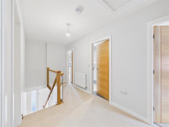 4 bed Detached for sale Image 9