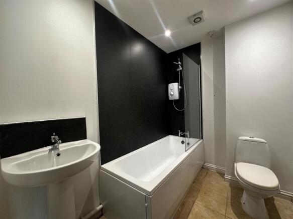 2 bed Apartment to rent Image 7
