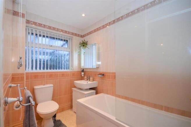 SHOWER ROOM/W.C.