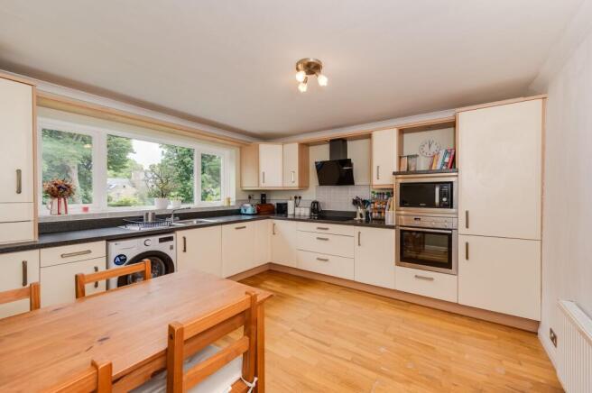 3 bed Flat for sale Image 7