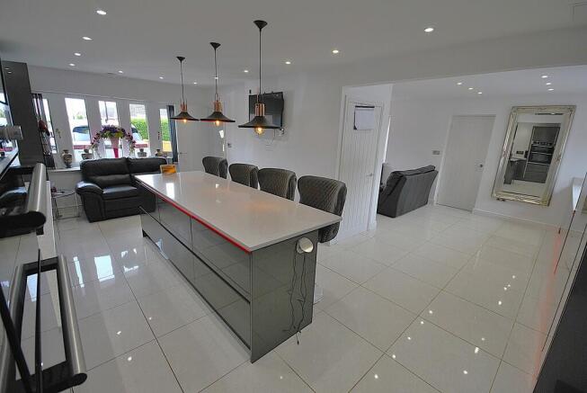4 bed Detached for sale Image 7