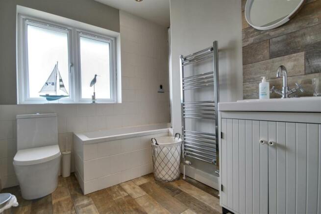 Annexe bathroom.jpg