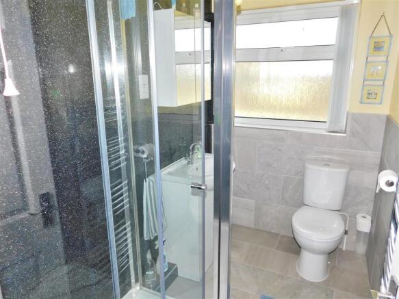 SHOWER ROOM.JPG
