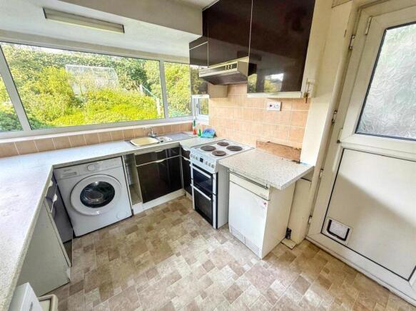 3 bed Semi-Detached for sale Image 8
