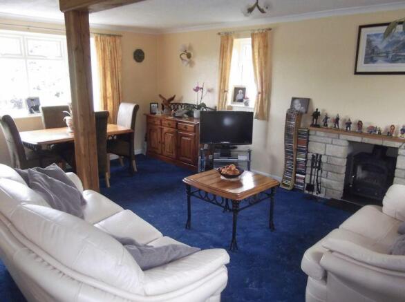 Lounge/Dining Room