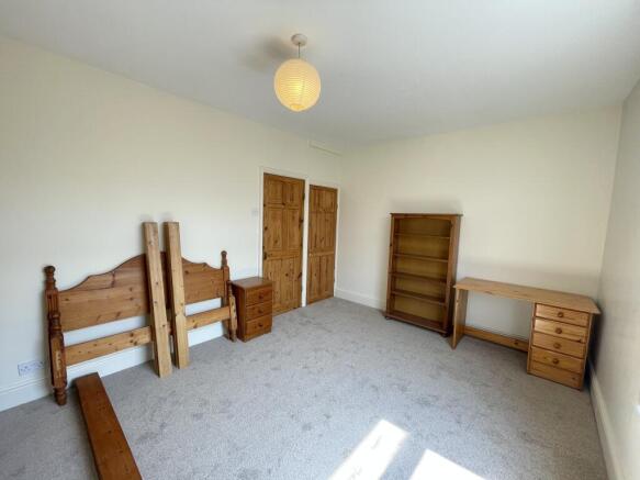 3 bed Terraced to rent Image 12